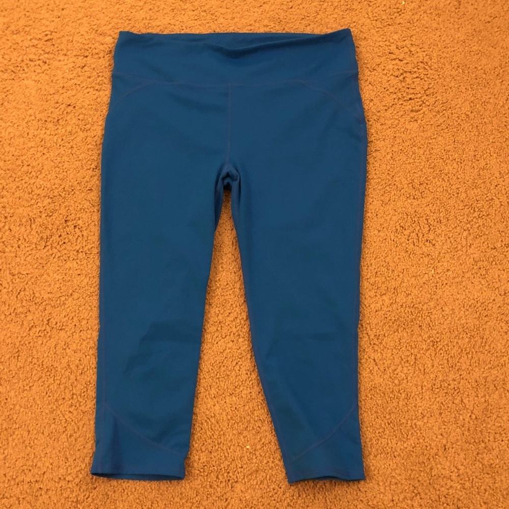 Fabletics Blue Capri Leggings - Sz L